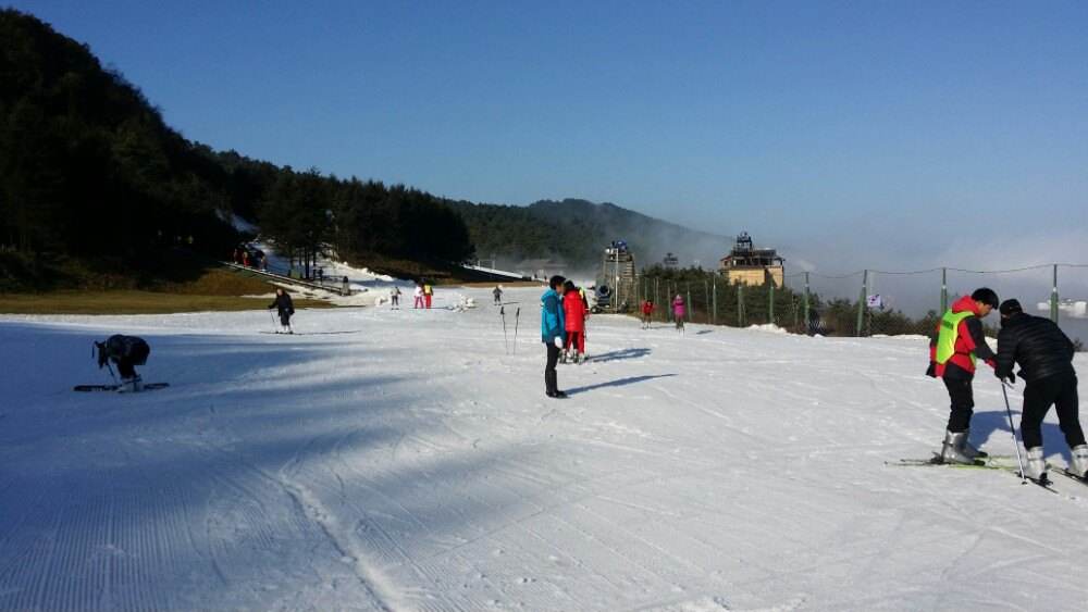 好玩又刺激的玉舍国家森林公园滑雪场-01