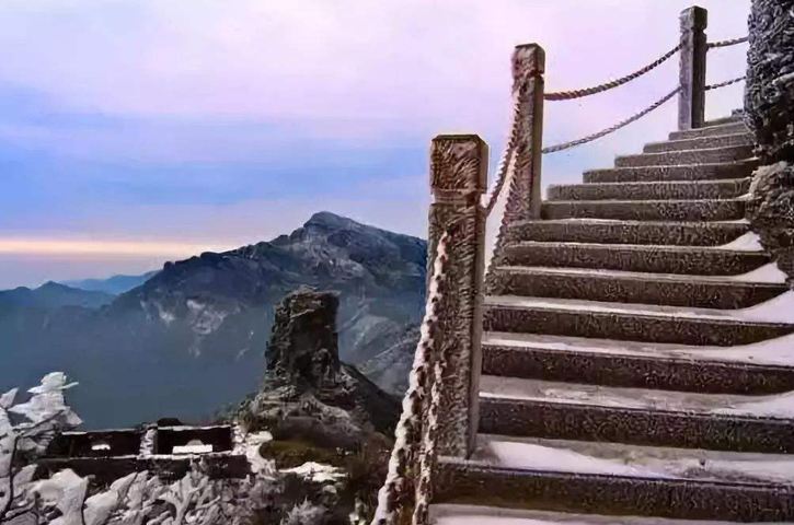 天空之城——梵净山    呀，北半球最古老的生态乐园