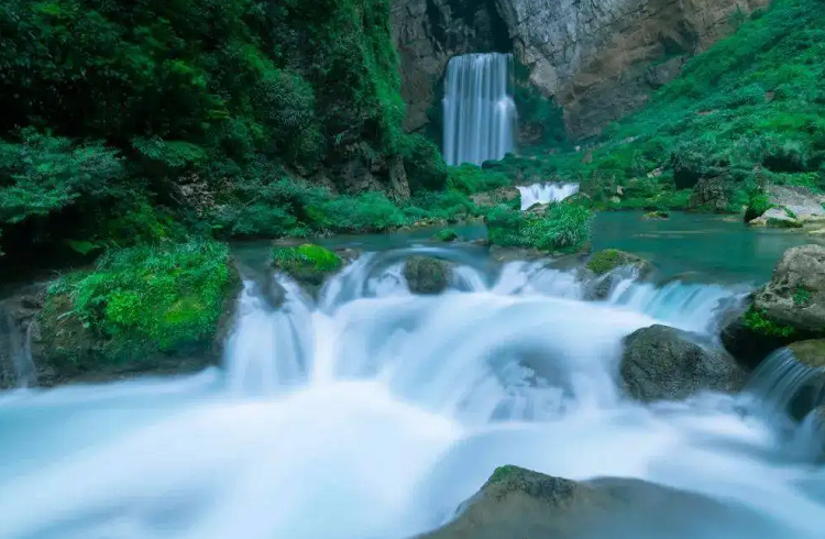 网红飞瀑羊皮洞-平塘地心历险-荔波小七孔-西江千户苗寨    🏄‍♂️，贵州徒步探洞5日游