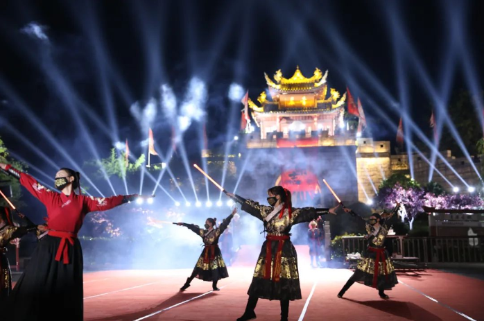 青岩古镇-时隔多日    💇，    👨‍🦱甚是想念，    😘我们回来了！