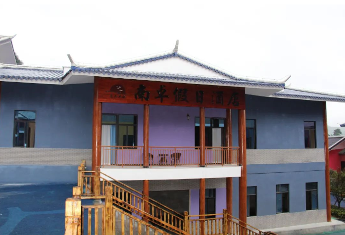 龙里油画大草原:南卓假日酒店升级改造暂停营业 龙里油画大草原:南卓假日酒店升级改造暂停营业