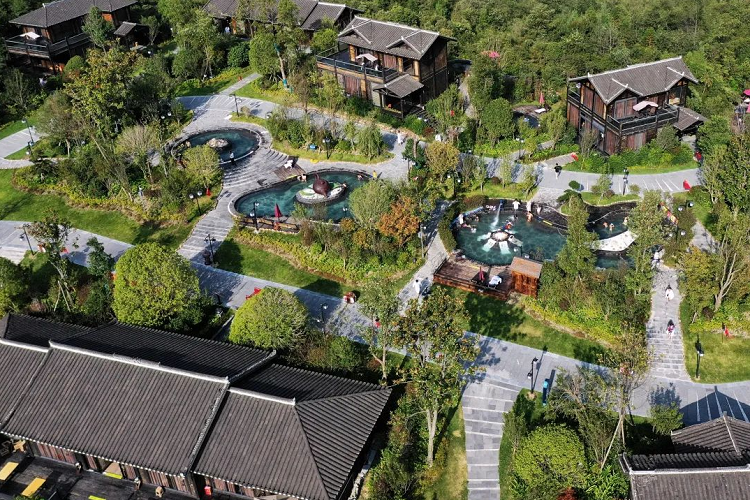 走    呢，这个冬季去百里杜鹃泡温泉吧！