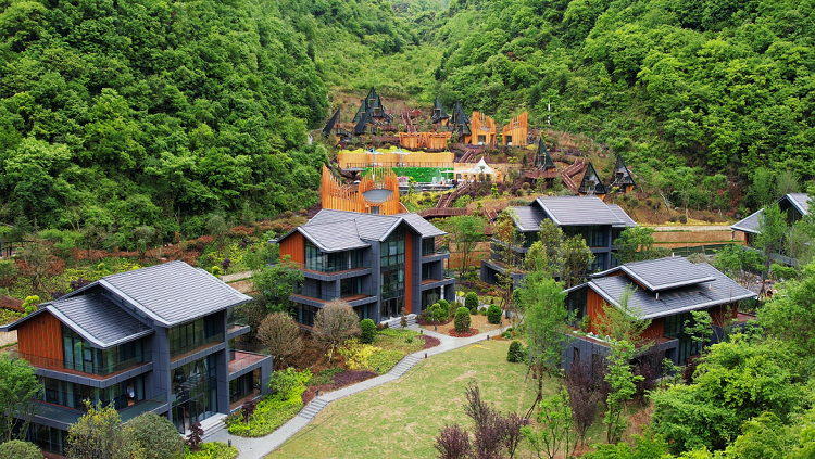 走，这个冬季去百里杜鹃泡温泉吧！